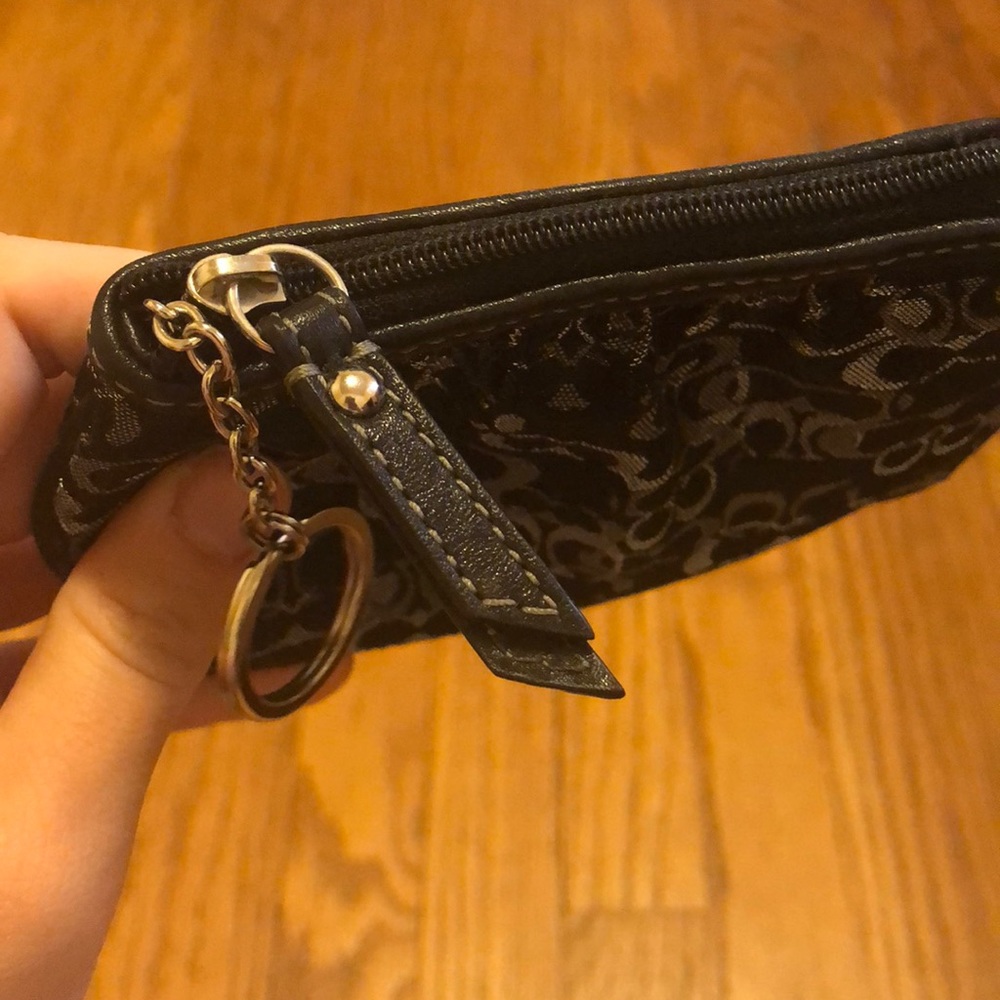 Coach logoed coin purse with keychain - Picture 2 of 4